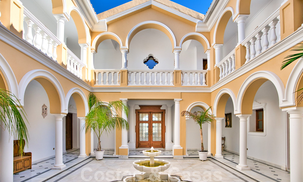 Villa de campagne classique de style méditerranéen à vendre sur le New Golden Mile, près de la plage et du centre d'Estepona 31402