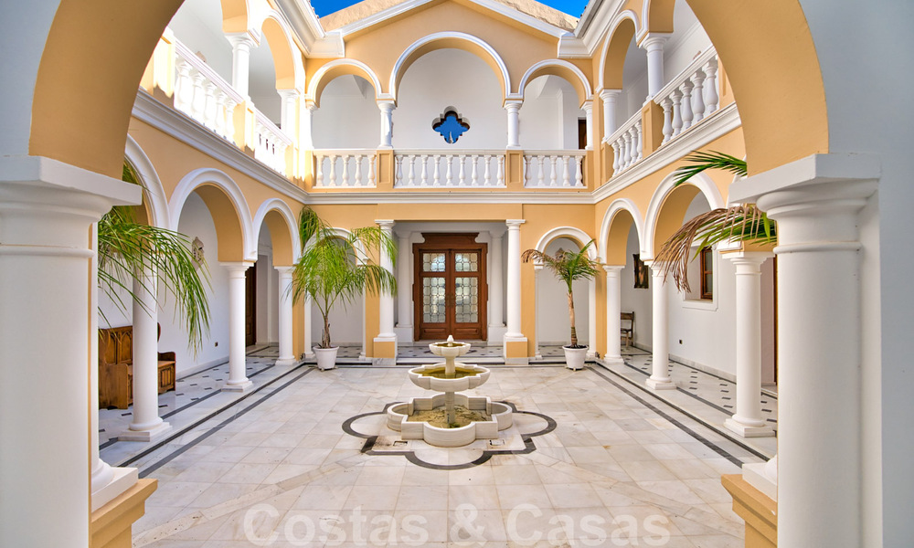 Villa de campagne classique de style méditerranéen à vendre sur le New Golden Mile, près de la plage et du centre d'Estepona 31403