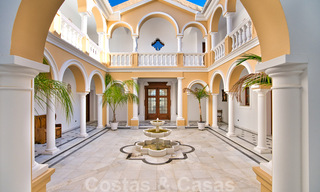 Villa de campagne classique de style méditerranéen à vendre sur le New Golden Mile, près de la plage et du centre d'Estepona 31403 