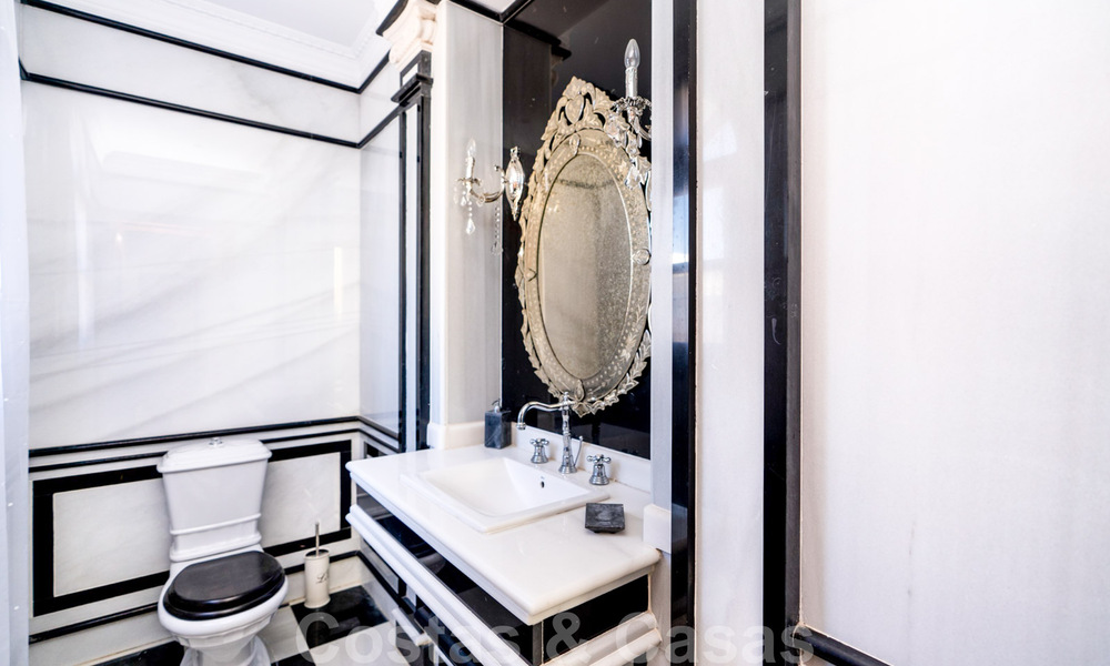 Villa de campagne classique de style méditerranéen à vendre sur le New Golden Mile, près de la plage et du centre d'Estepona 31404