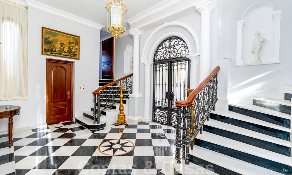 Villa de campagne classique de style méditerranéen à vendre sur le New Golden Mile, près de la plage et du centre d'Estepona 31405