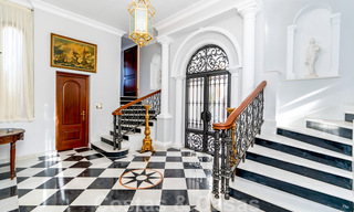 Villa de campagne classique de style méditerranéen à vendre sur le New Golden Mile, près de la plage et du centre d'Estepona 31405 