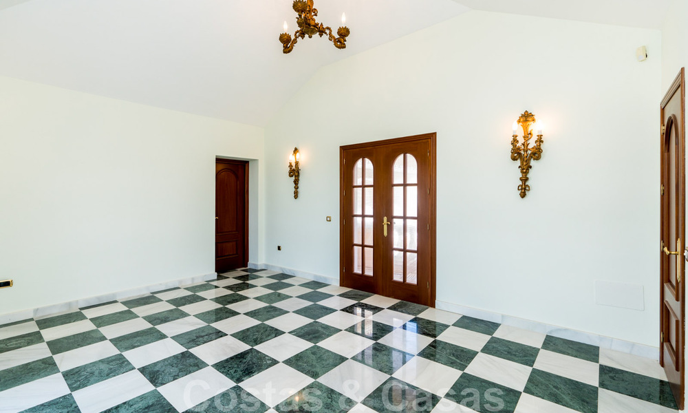 Villa de campagne classique de style méditerranéen à vendre sur le New Golden Mile, près de la plage et du centre d'Estepona 31409
