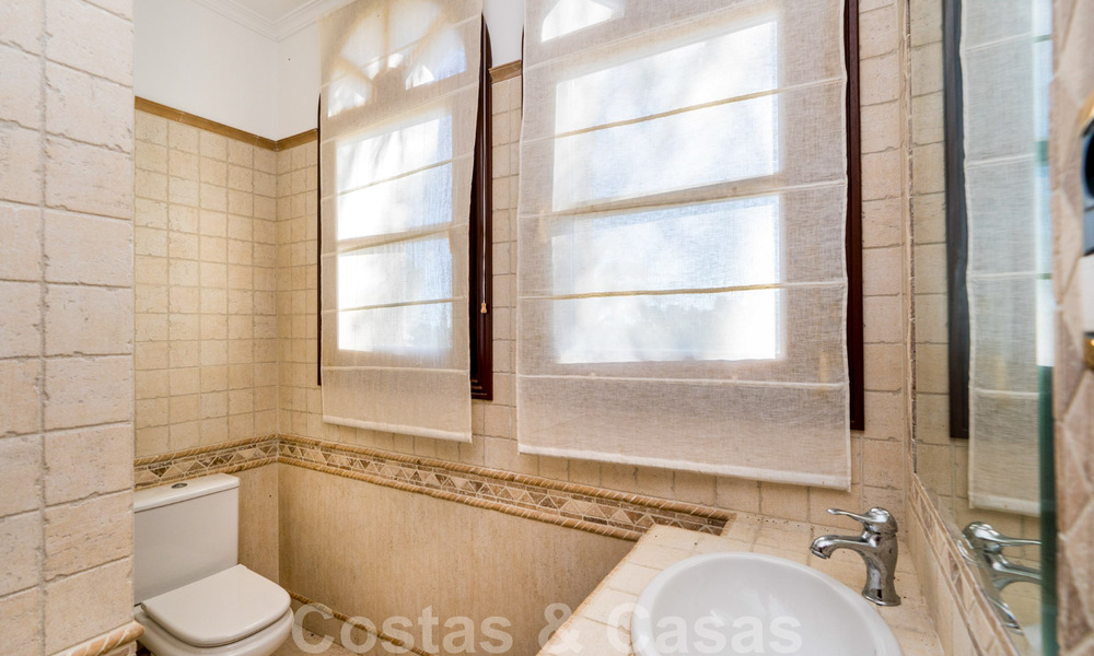 Villa de campagne classique de style méditerranéen à vendre sur le New Golden Mile, près de la plage et du centre d'Estepona 31411