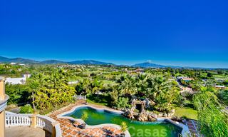 Villa de campagne classique de style méditerranéen à vendre sur le New Golden Mile, près de la plage et du centre d'Estepona 31415 
