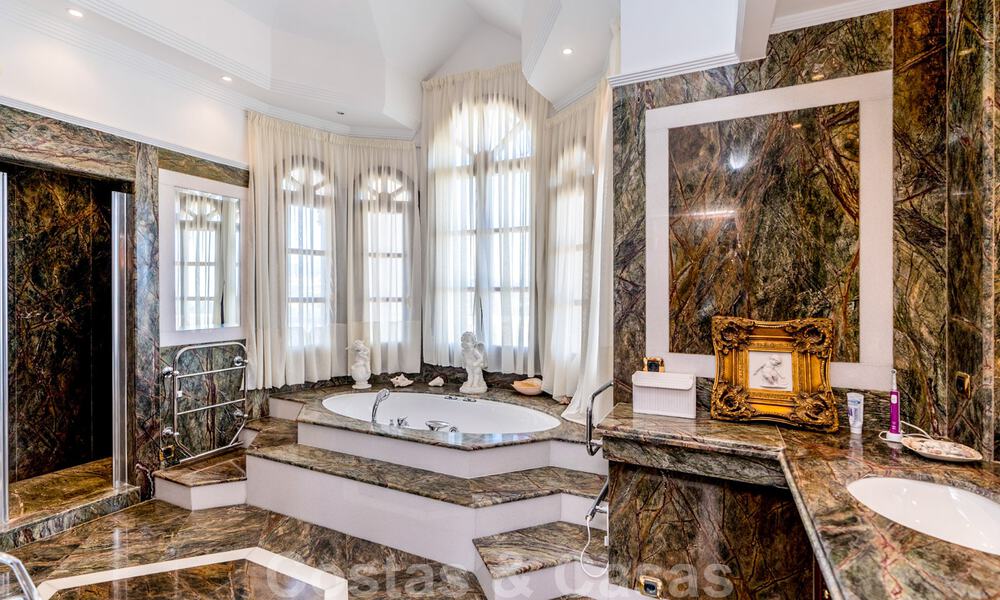 Villa de campagne classique de style méditerranéen à vendre sur le New Golden Mile, près de la plage et du centre d'Estepona 31417