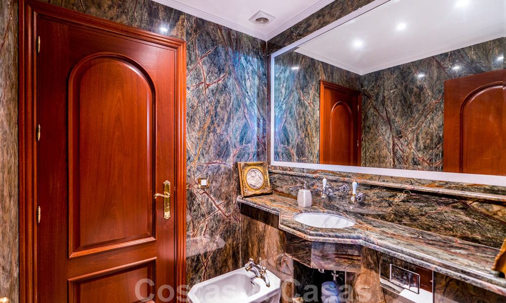 Villa de campagne classique de style méditerranéen à vendre sur le New Golden Mile, près de la plage et du centre d'Estepona 31418