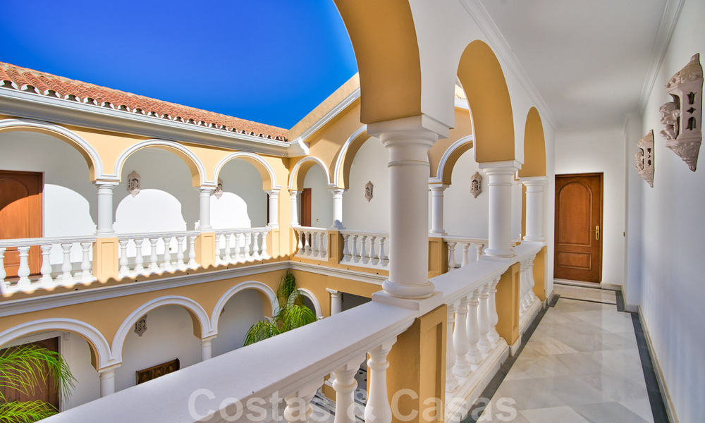 Villa de campagne classique de style méditerranéen à vendre sur le New Golden Mile, près de la plage et du centre d'Estepona 31419