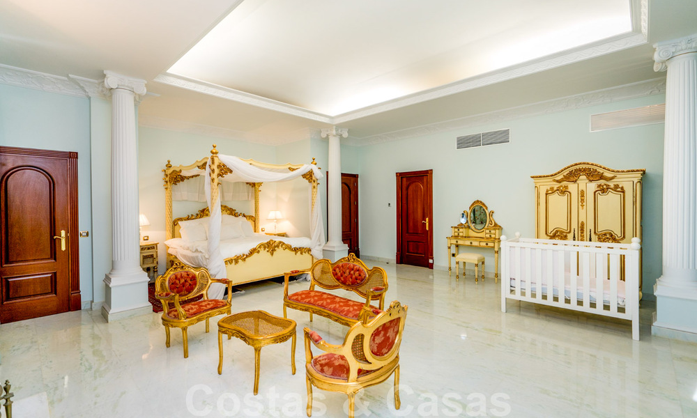 Villa de campagne classique de style méditerranéen à vendre sur le New Golden Mile, près de la plage et du centre d'Estepona 31422