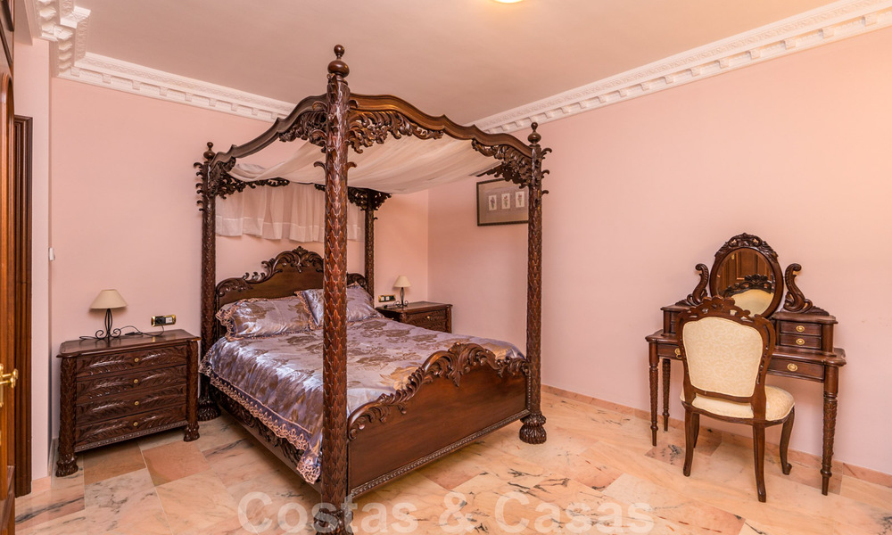 Villa de campagne classique de style méditerranéen à vendre sur le New Golden Mile, près de la plage et du centre d'Estepona 31425