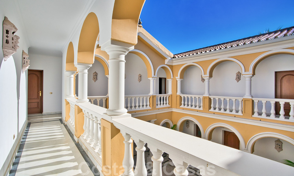 Villa de campagne classique de style méditerranéen à vendre sur le New Golden Mile, près de la plage et du centre d'Estepona 31428