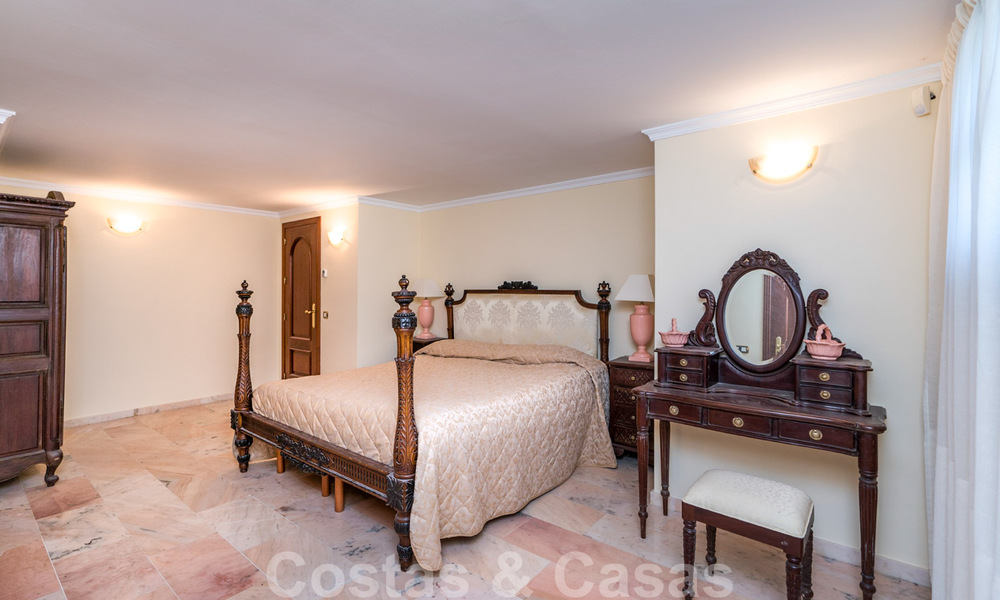 Villa de campagne classique de style méditerranéen à vendre sur le New Golden Mile, près de la plage et du centre d'Estepona 31429