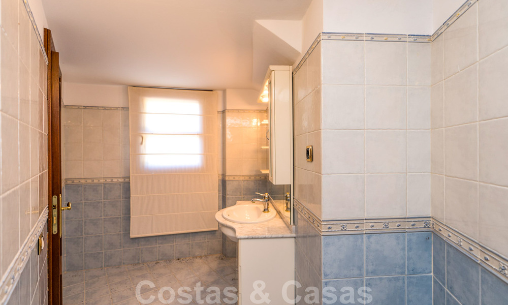 Villa de campagne classique de style méditerranéen à vendre sur le New Golden Mile, près de la plage et du centre d'Estepona 31430