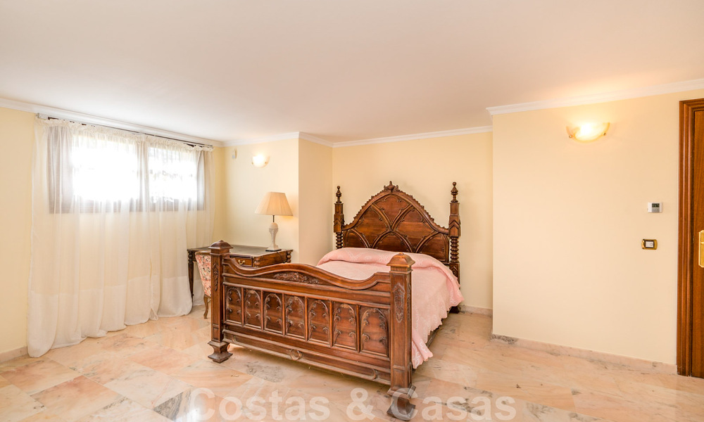 Villa de campagne classique de style méditerranéen à vendre sur le New Golden Mile, près de la plage et du centre d'Estepona 31435