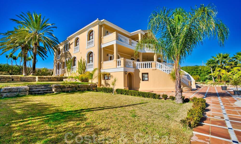 Villa de campagne classique de style méditerranéen à vendre sur le New Golden Mile, près de la plage et du centre d'Estepona 31442