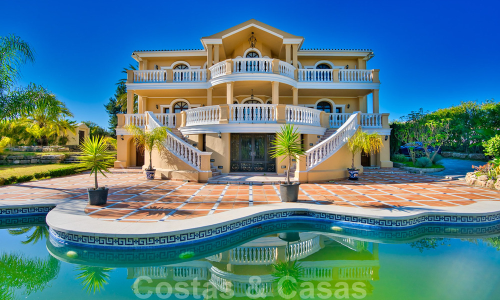 Villa de campagne classique de style méditerranéen à vendre sur le New Golden Mile, près de la plage et du centre d'Estepona 31444