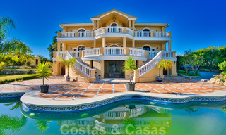 Villa de campagne classique de style méditerranéen à vendre sur le New Golden Mile, près de la plage et du centre d'Estepona 31444 