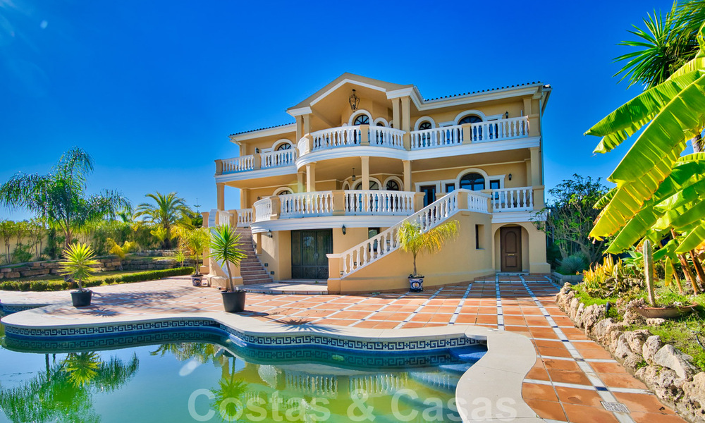 Villa de campagne classique de style méditerranéen à vendre sur le New Golden Mile, près de la plage et du centre d'Estepona 31445
