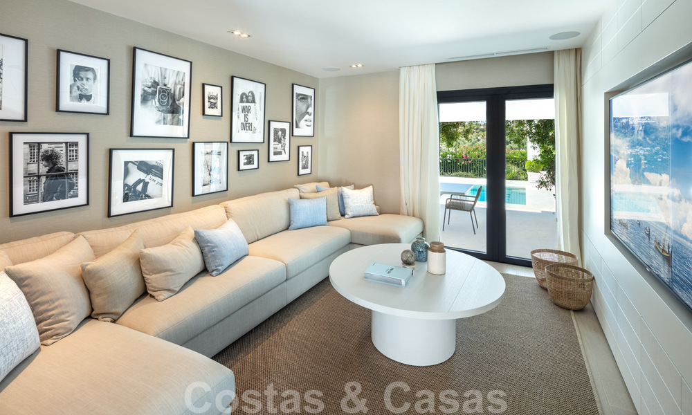 Prêt à emménager dans une villa de luxe entièrement rénovée dans une zone résidentielle sécurisée et fermée, à vendre à Nueva Andalucia, Marbella 31219