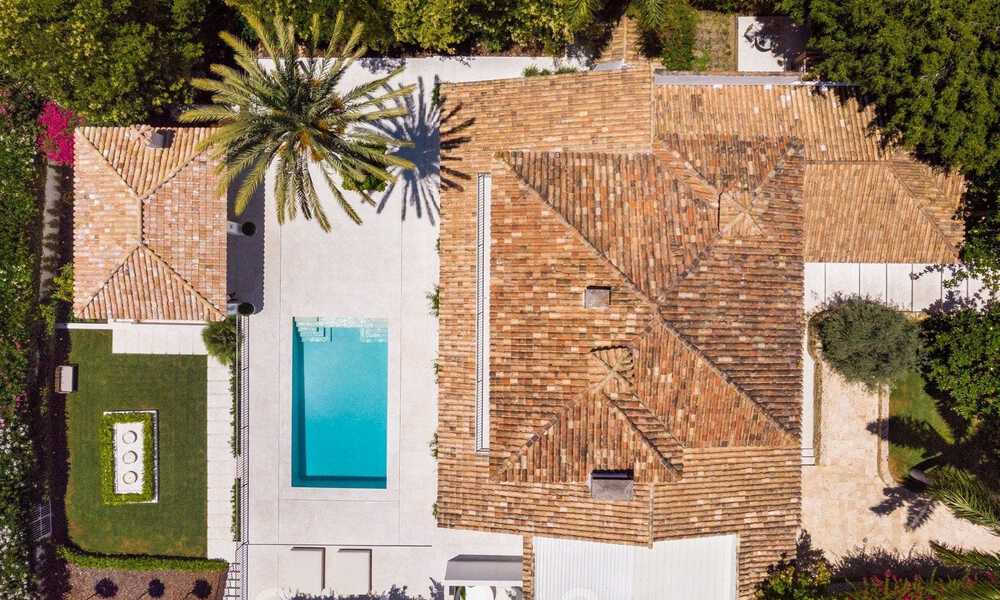 Prêt à emménager dans une villa de luxe entièrement rénovée dans une zone résidentielle sécurisée et fermée, à vendre à Nueva Andalucia, Marbella 31229