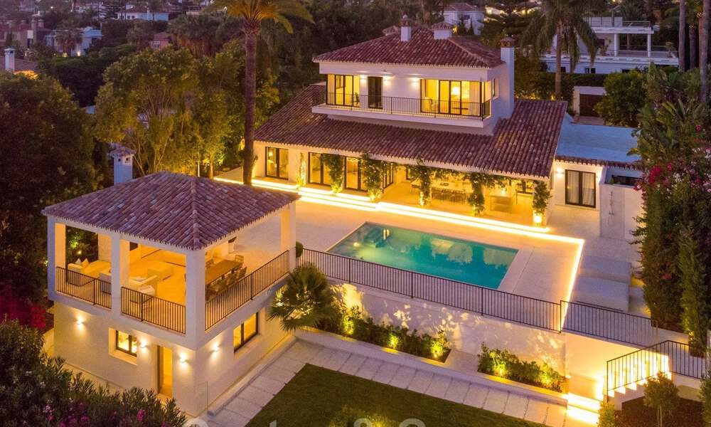 Prêt à emménager dans une villa de luxe entièrement rénovée dans une zone résidentielle sécurisée et fermée, à vendre à Nueva Andalucia, Marbella 31234