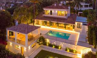 Prêt à emménager dans une villa de luxe entièrement rénovée dans une zone résidentielle sécurisée et fermée, à vendre à Nueva Andalucia, Marbella 31234 