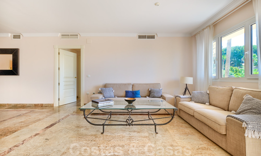 Spacieux appartement avec une grande terrasse à vendre dans un complexe sur le Golden Mile à Marbella 31342