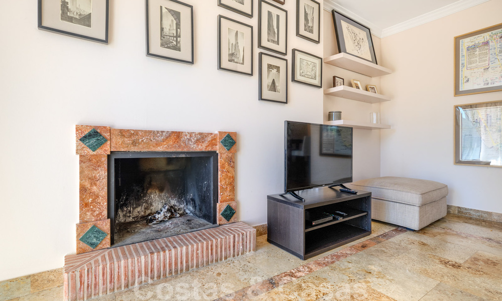 Spacieux appartement avec une grande terrasse à vendre dans un complexe sur le Golden Mile à Marbella 31343