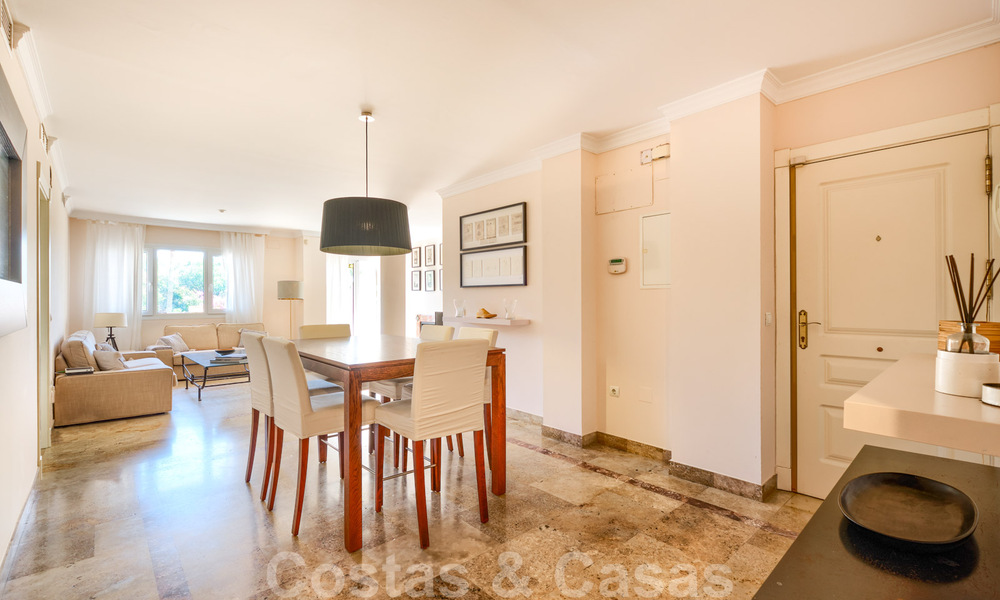 Spacieux appartement avec une grande terrasse à vendre dans un complexe sur le Golden Mile à Marbella 31344