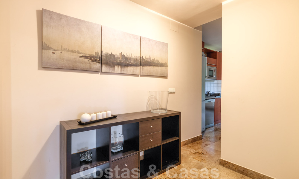 Spacieux appartement avec une grande terrasse à vendre dans un complexe sur le Golden Mile à Marbella 31355