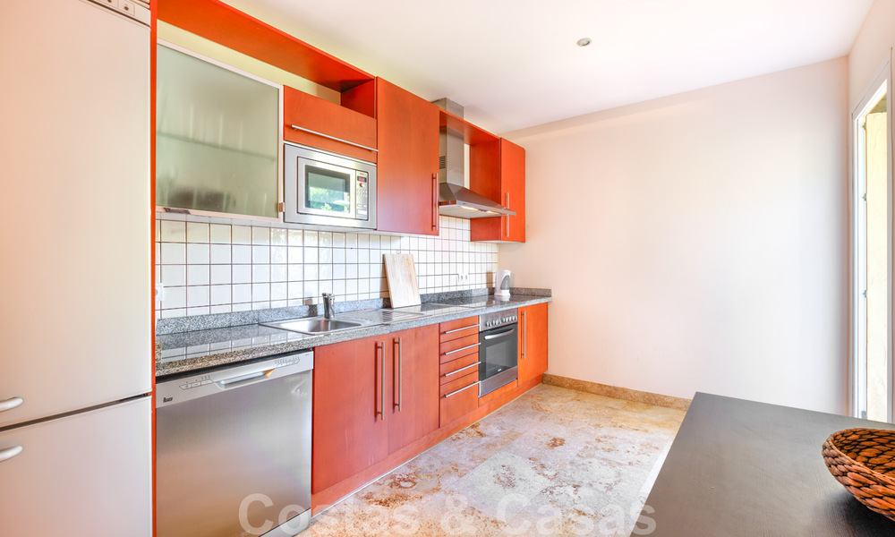 Spacieux appartement avec une grande terrasse à vendre dans un complexe sur le Golden Mile à Marbella 31356