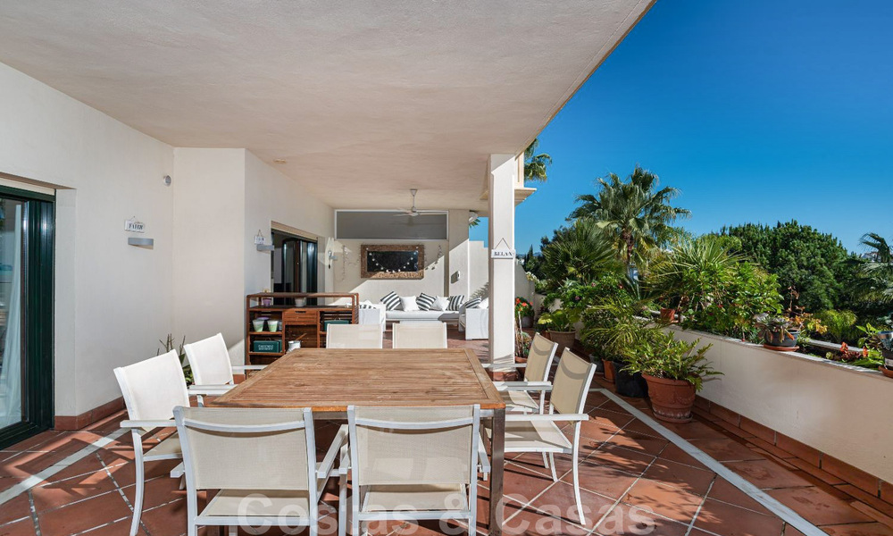 Spacieux appartement de luxe avec une grande terrasse dans une petite résidence sur le Golden Mile à vendre à Marbella 31449