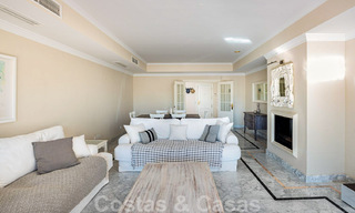 Spacieux appartement de luxe avec une grande terrasse dans une petite résidence sur le Golden Mile à vendre à Marbella 31454 