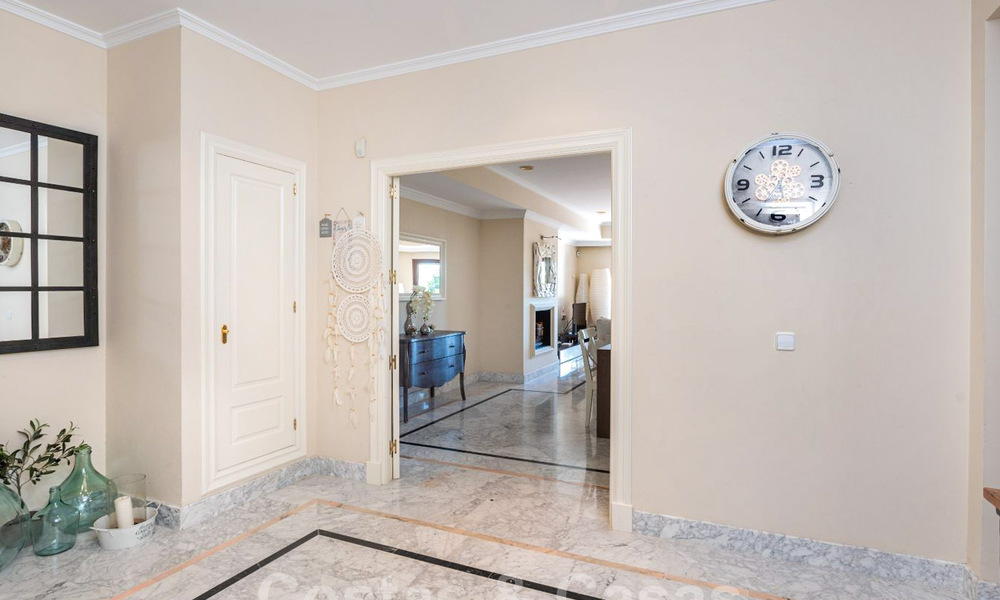 Spacieux appartement de luxe avec une grande terrasse dans une petite résidence sur le Golden Mile à vendre à Marbella 31456