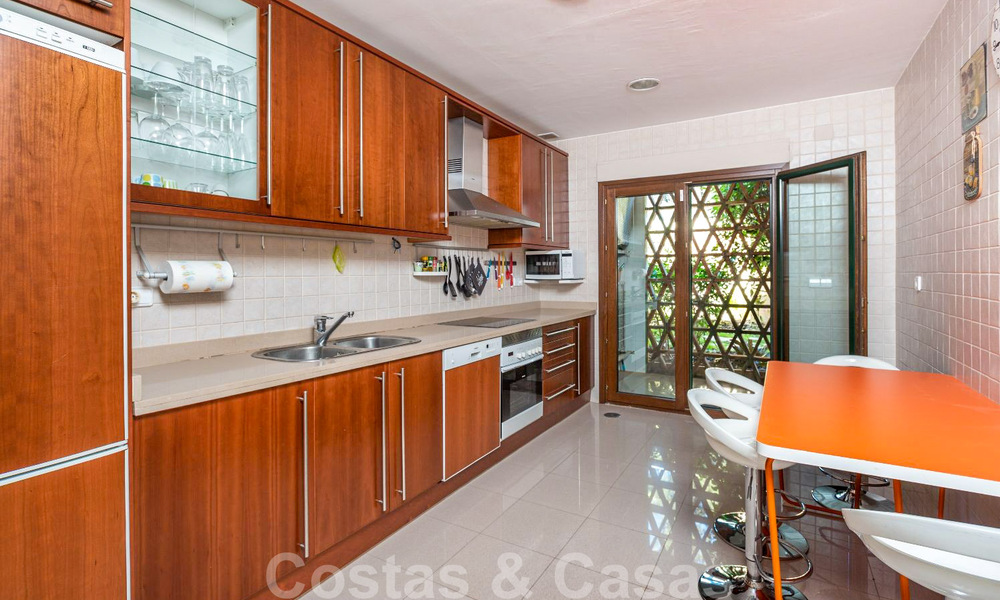 Spacieux appartement de luxe avec une grande terrasse dans une petite résidence sur le Golden Mile à vendre à Marbella 31457