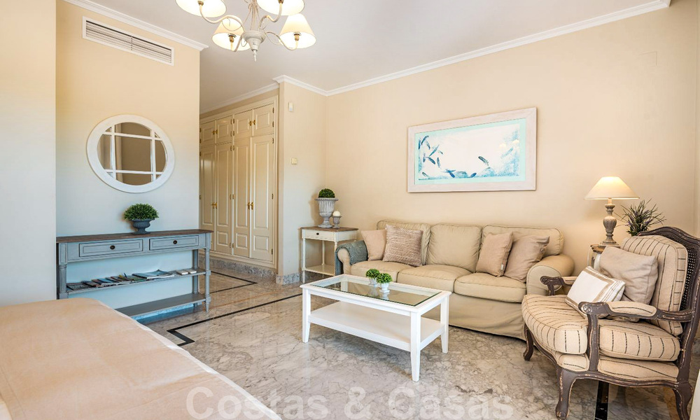 Spacieux appartement de luxe avec une grande terrasse dans une petite résidence sur le Golden Mile à vendre à Marbella 31461