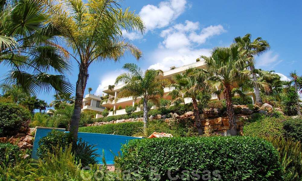 Spacieux appartement de luxe avec une grande terrasse dans une petite résidence sur le Golden Mile à vendre à Marbella 31596