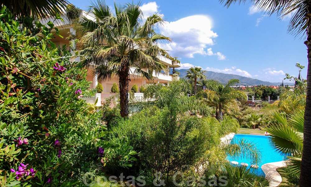 Spacieux appartement de luxe avec une grande terrasse dans une petite résidence sur le Golden Mile à vendre à Marbella 31601