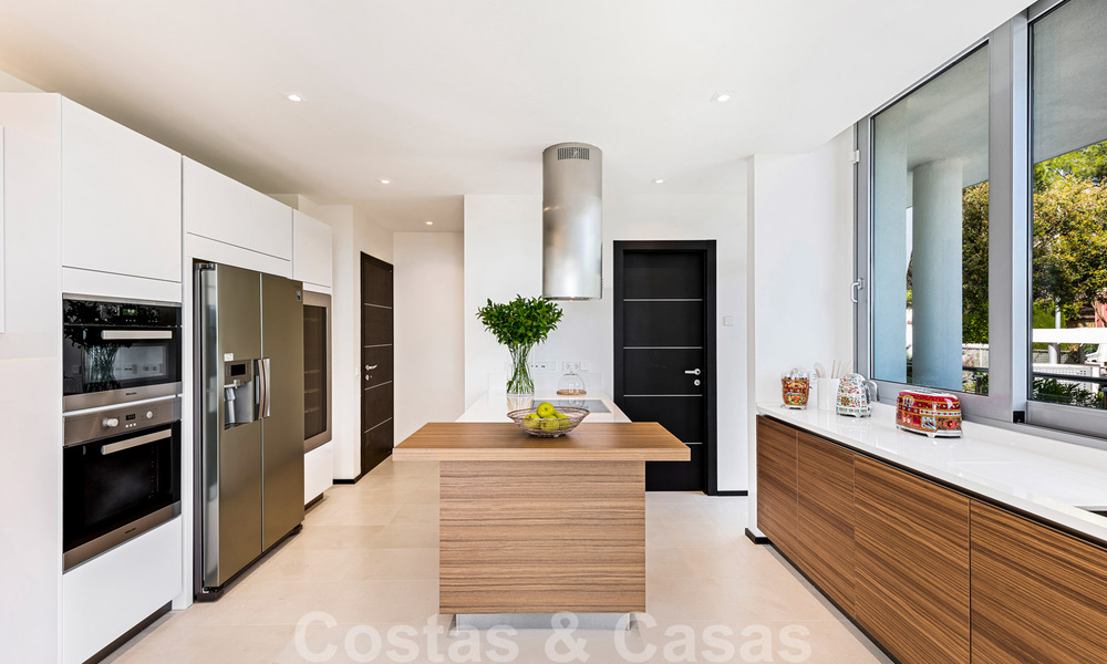 Une maison de conception moderne à vendre dans les collines de Marbella, au-dessus du Golden Mile à Sierra Blanca 31498