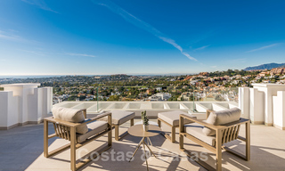 Prêt à emménager, nouveau penthouse de luxe à vendre avec vue panoramique sur la mer dans un développement exclusif à Nueva Andalucia à Marbella 31544 
