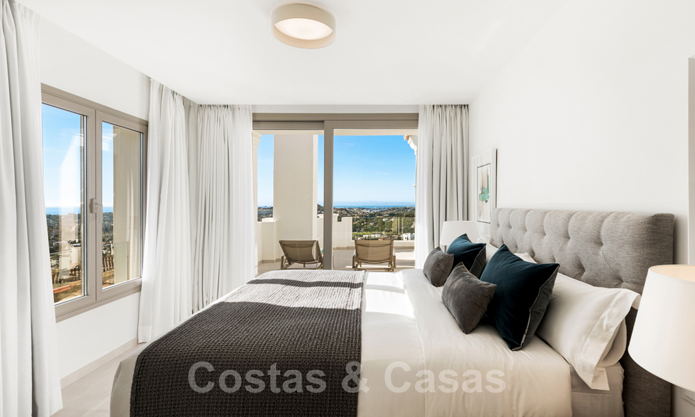 Prêt à emménager, nouveau penthouse de luxe à vendre avec vue panoramique sur la mer dans un développement exclusif à Nueva Andalucia à Marbella 31550