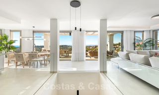 Prêt à emménager, nouveau penthouse de luxe à vendre avec vue panoramique sur la mer dans un développement exclusif à Nueva Andalucia à Marbella 31553 