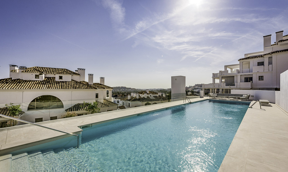 Prêt à emménager, nouveau penthouse de luxe à vendre avec vue panoramique sur la mer dans un développement exclusif à Nueva Andalucia à Marbella 31555