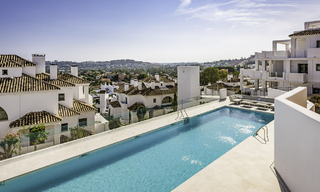 Prêt à emménager, nouveau penthouse de luxe à vendre avec vue panoramique sur la mer dans un développement exclusif à Nueva Andalucia à Marbella 31556 