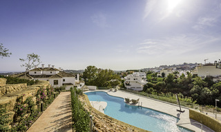 Prêt à emménager, nouveau penthouse de luxe à vendre avec vue panoramique sur la mer dans un développement exclusif à Nueva Andalucia à Marbella 31565 