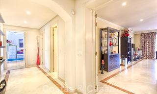 Appartement de luxe à vendre près de la plage dans un complexe prestigieux, juste à l'est du centre de Marbella 31623 