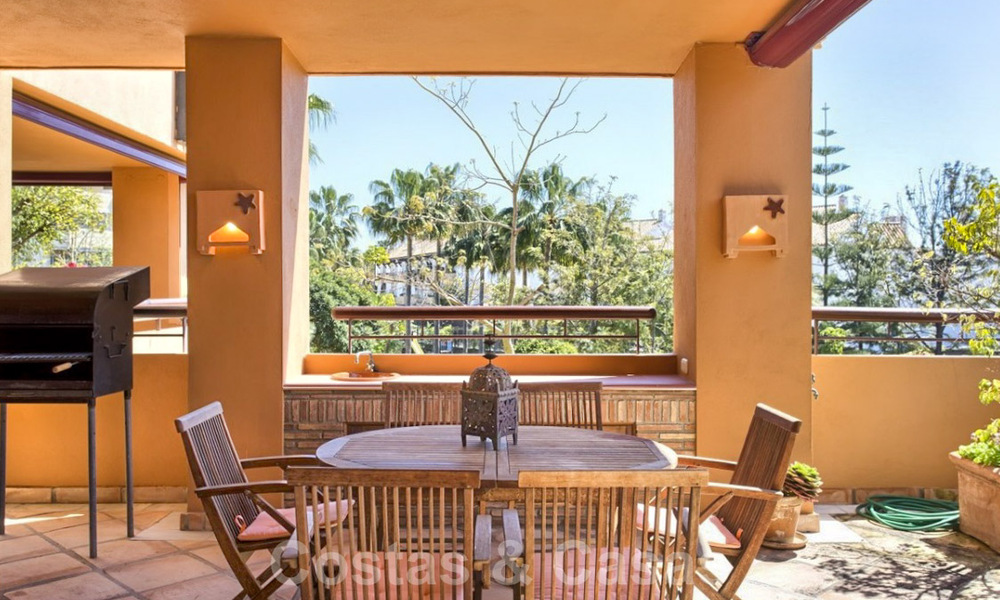 Appartement de luxe à vendre près de la plage dans un complexe prestigieux, juste à l'est du centre de Marbella 31630