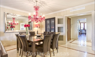 Appartement de luxe à vendre près de la plage dans un complexe prestigieux, juste à l'est du centre de Marbella 31640 