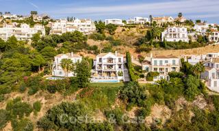 Villa de style scandinave magnifiquement rénovée, avec de belles vues sur la mer, à vendre à Benahavis - Marbella 31705 