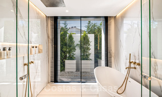 Villa de luxe rénovée dans un style contemporain à vendre, à proximité des commodités dans la vallée du golf de Nueva Andalucia, Marbella 31731 